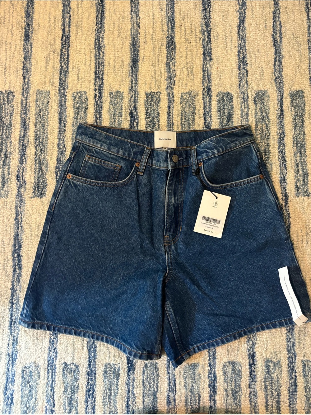 Reformation Raye Mid Rise 6” Jean Shorts - Picture 4 of 8